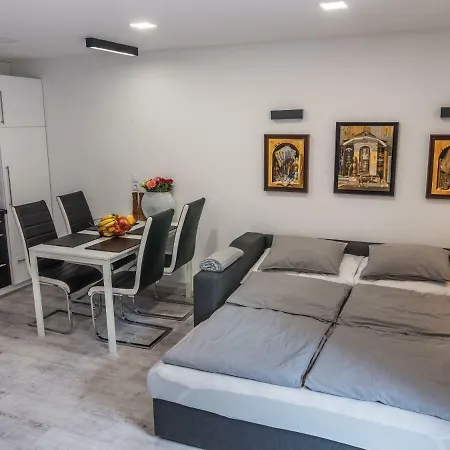 Apartment Loczy *